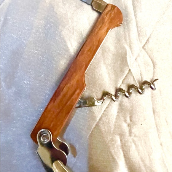 Picnic Time wine cooler tote with corkscrew, Red, NWOT - Picture 6 of 6